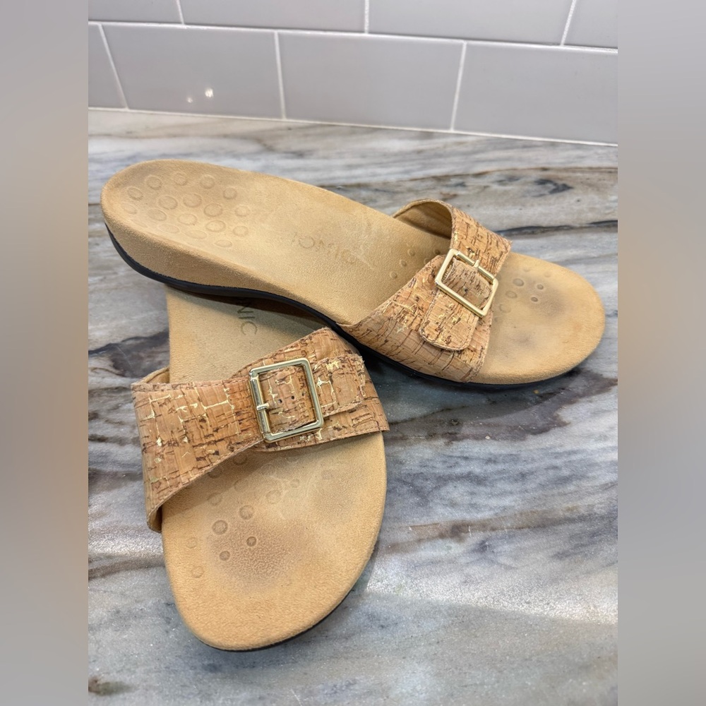 Vionic Women's size 11 santos cork gold buckle Slide Sandals